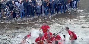 Тоневски: Бог се јави – честитки за Давид Демјанов што го фати светиот крст