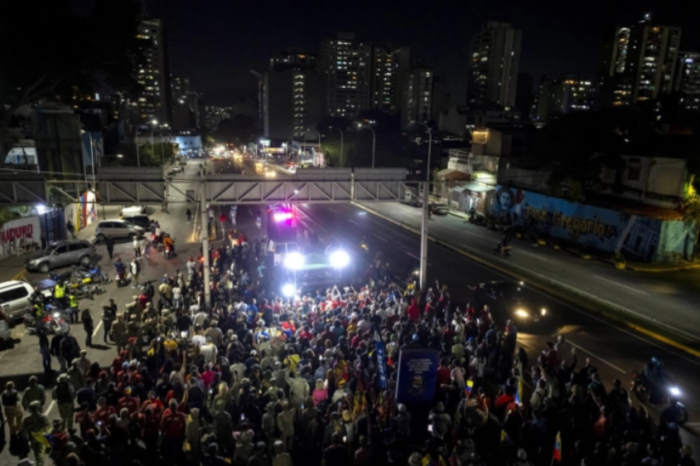 Експлозии во Каракас, забележани и авиони во низок лет – Мадуро прогласи вонредна состојба