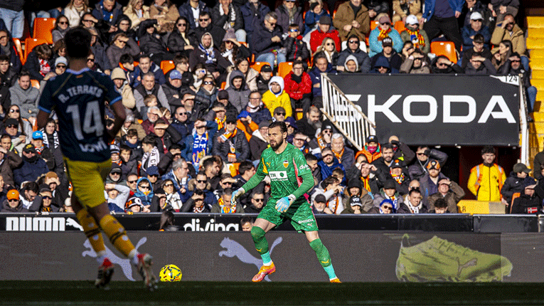 Со Димитриевски на голот Валенсија реди само успеси, Муслиу со Сент Труден е лидер во Белгија