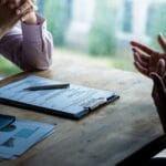 Зошто фирмите тешко наоѓаат работници, а луѓето тешко наоѓаат работа?