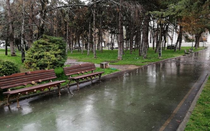 До крајот на неделата променливо облачно со повремени локални врнежи од дожд