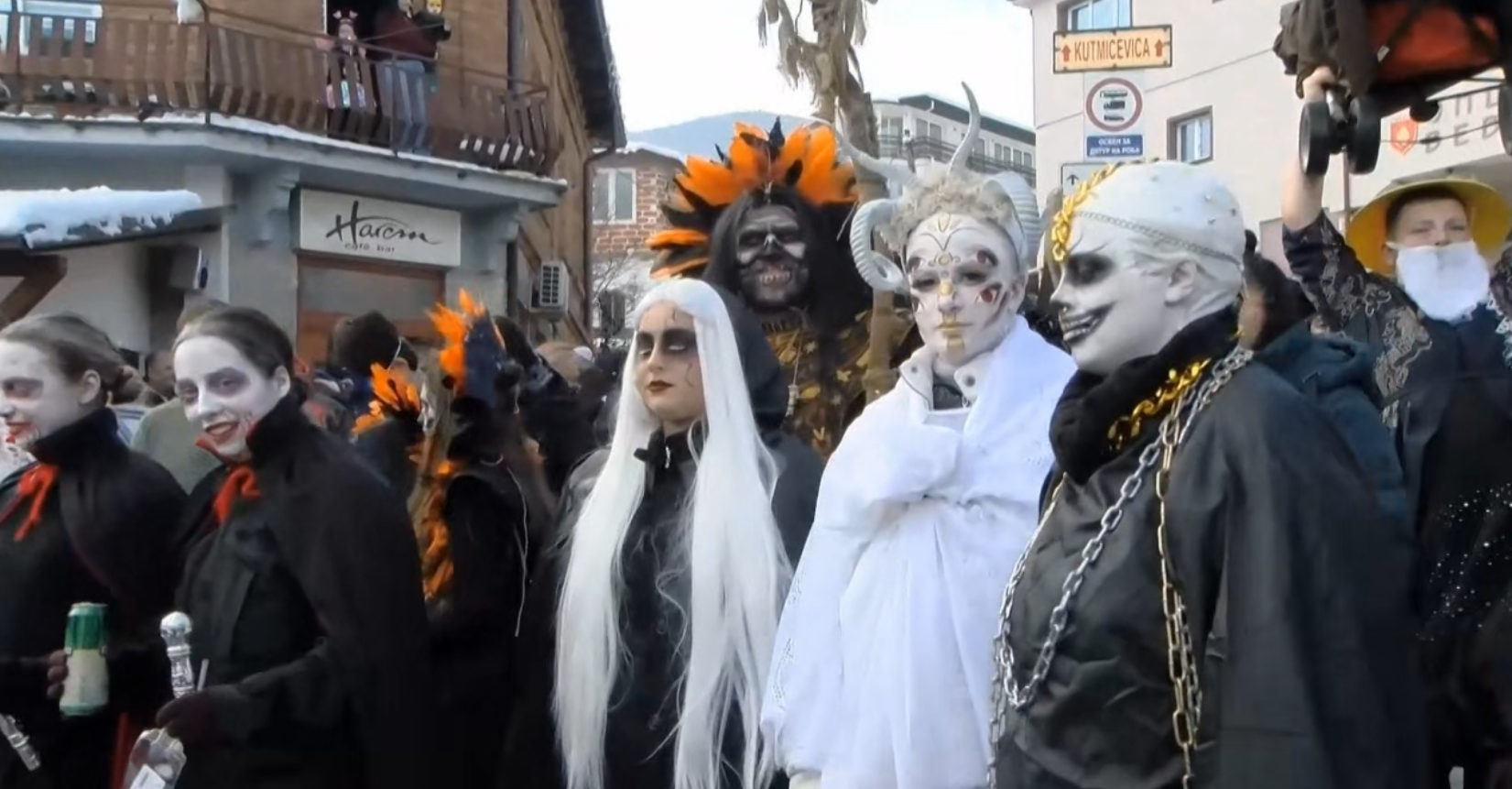 Маските во Вевчани продефилираа во препознатлив дух