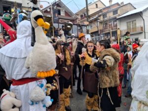 Вевчанскиот карневал заврши со василичарско оро и палење на маските