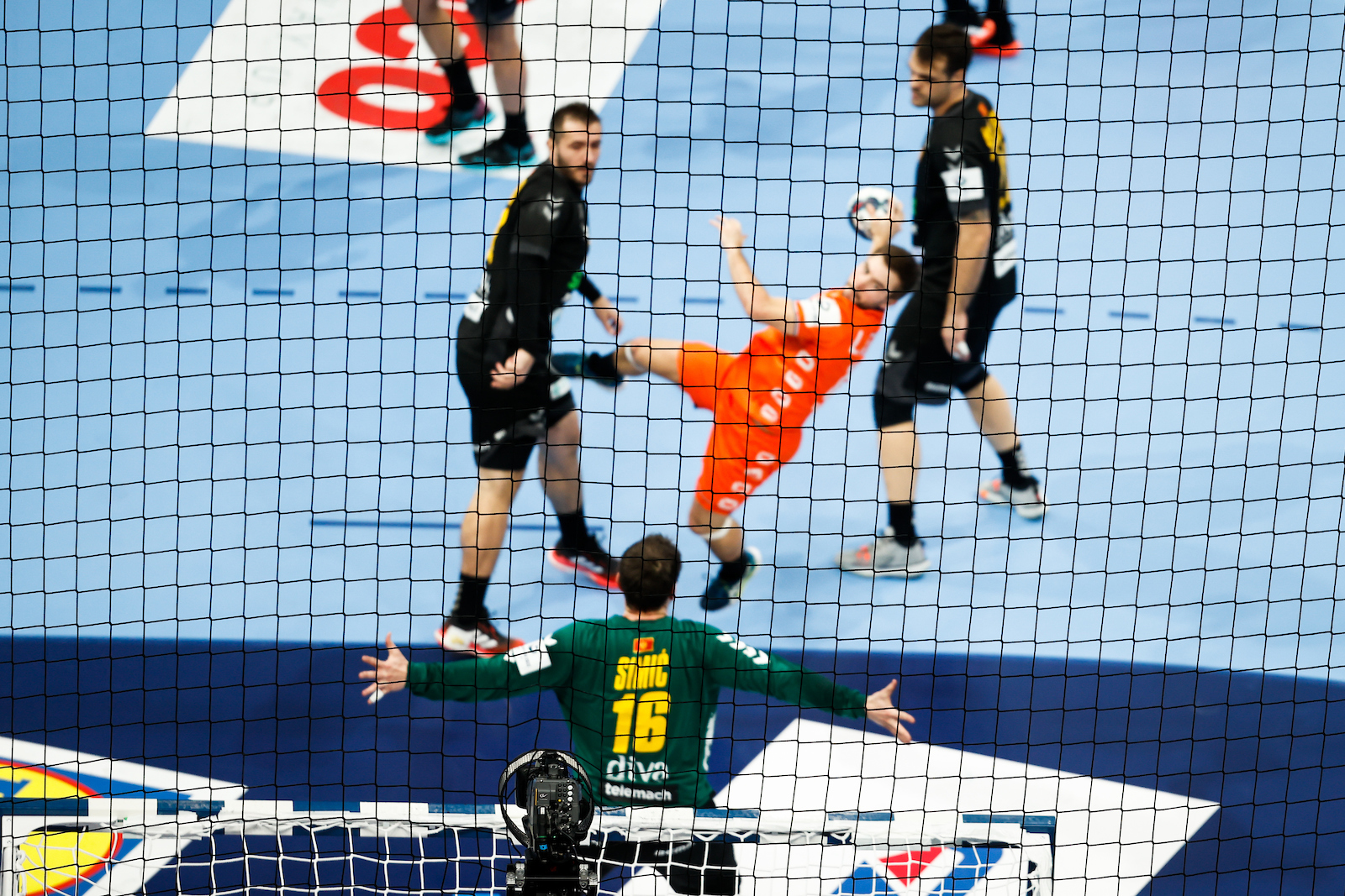 Стеинс алармира: Холандскиот ракомет тоне!