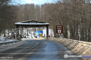Утринска магла и ветер, сообраќајот во зимски услови, патиштата проодни