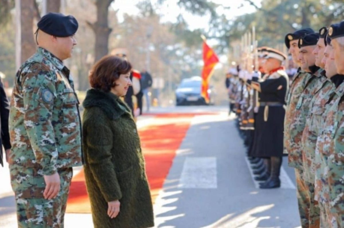 Претседателката Сиљановска-Давкова и генералот Лафчиски на првиот ден од Новата година во посета на припадниците на Армијата