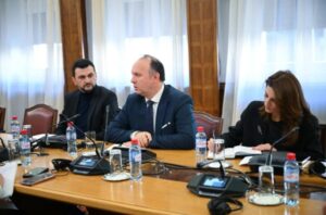 Не сме скандинавска демократија, но не треба теничка влада за организирање избори, вели Гаши