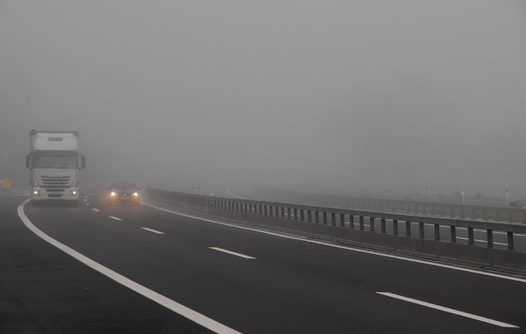 АМСМ: Утрово намалена видливост на повеќе патни правци