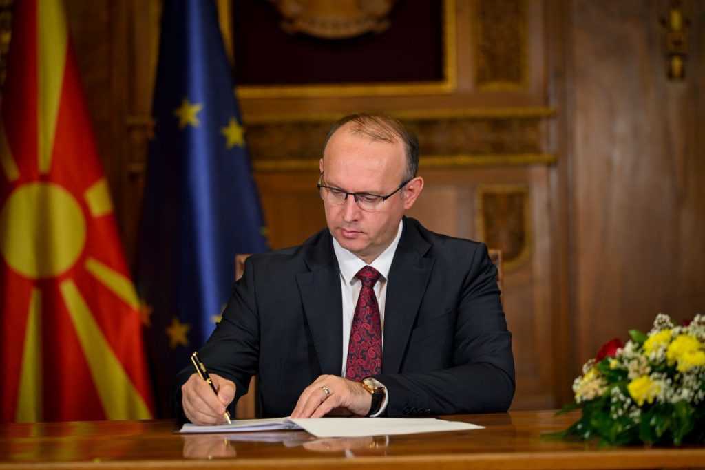 Гаши со честитка за празникот Водици