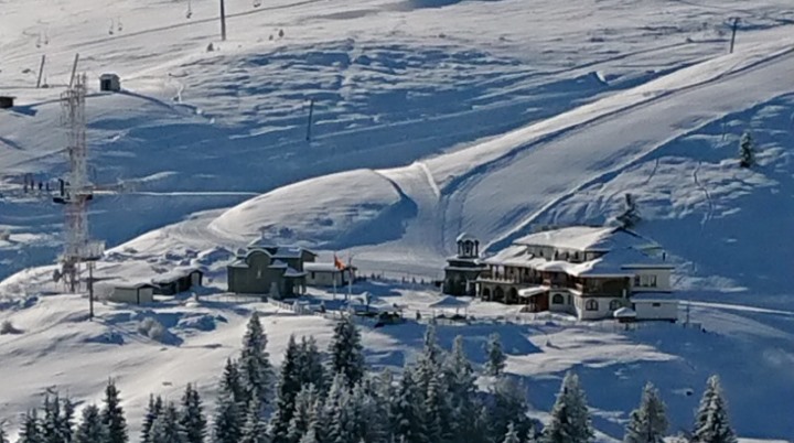 Минусни температури низ целата земја, на Попова Шапка измерени -16 степени