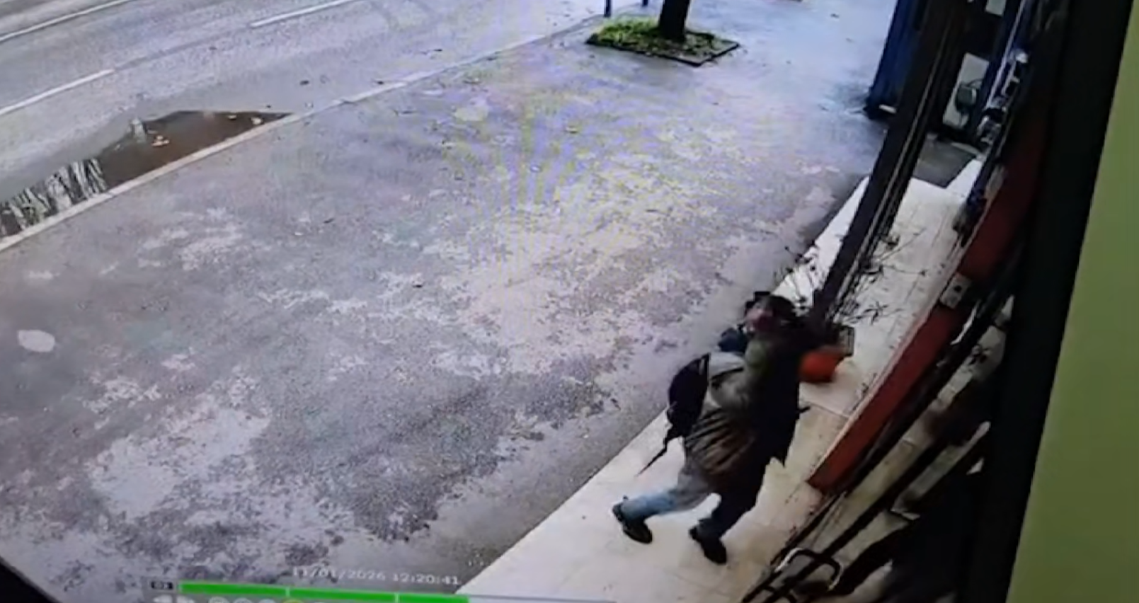 Во притвор заврши лицето кое ја оштети вратата на бугарската амбасада во Скопје