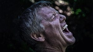 (ФОТО) 2 ДЕНА ПО СМРТТА: Сопругата му починала по 60 години брак, а потоа тој ја пронашол нејзината порака во паричникот