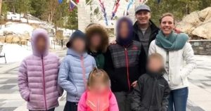 (ВИДЕО+ФОТО) „Злиот инфлуенсер“ е хит на Нетфликс. Каде се луѓето на кои се базира приказната денес?