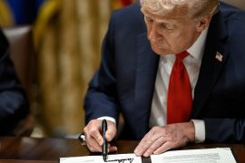 Трамп изјави дека ќе ги зголеми царините за Јужна Кореја од 15 на 25 отсто