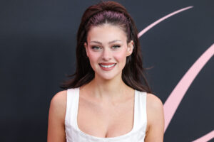 Која е Никола Пелц, сопругата на Бруклин Бекам?