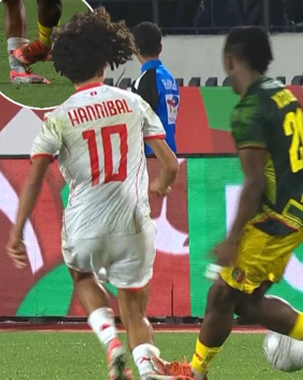 Фудбалери со исто презиме беа исклучени поради фаули „за во затвор“ (Видео)