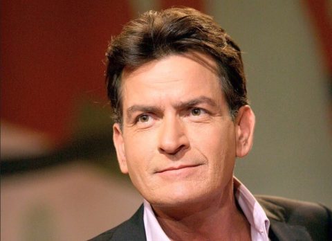 Се гледала зад грб со момчето на сестра си – Завојуваа ќерки на Чарли Шин (видео)