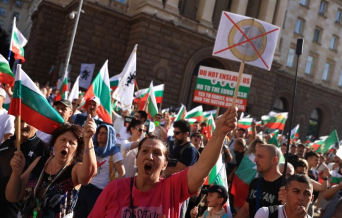 Приемот на Бугарија во Еврозоната може да доведе до нова должничка криза по грчкиот пример