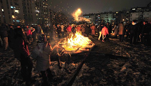 Вечерва се палат бадниковите огнови: Стара традиција со нови правила