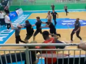 ВОЗНЕМИРУВАЧКО ВИДЕО: Судија претепан на кошаркарски натпревар