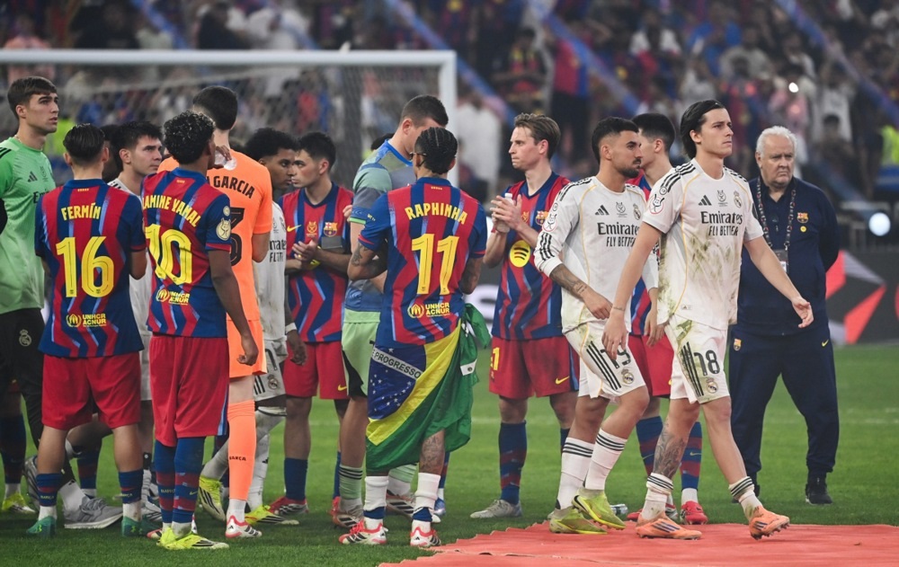 (Видео) Мбапе лош губитник, Фермин и Кубарси вулгарно го славеа трофејот