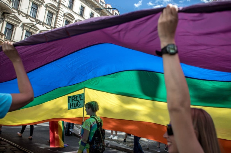 САД сечат помош за странски невладини што промовираат родови идеологии