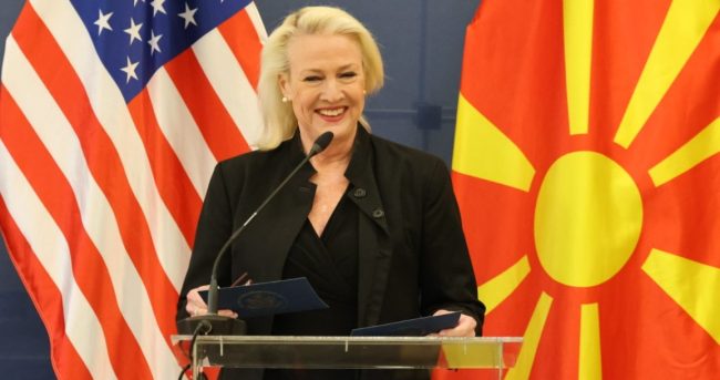 ТРИ ГОДИНИ РАБОТЕВМЕ ЗАЕДНО, ВО НЕКОИ ОБЛАСТИ ПОСТИГНАВМЕ НАПРЕДОК, ВО ДРУГИ РАБОТАТА ПРОДОЛЖУВА, РЕЧЕ АГЕЛЕР ПРЕД ЗАМИНУВАЊЕТО ОД МАКЕДОНИЈА