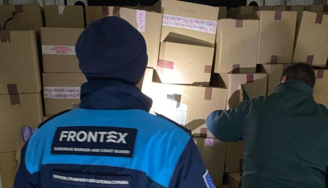 Запленети 5050 штеки цигари и електронски цигари на ГП Стар Дојран, лишен од слобода српски државјанин