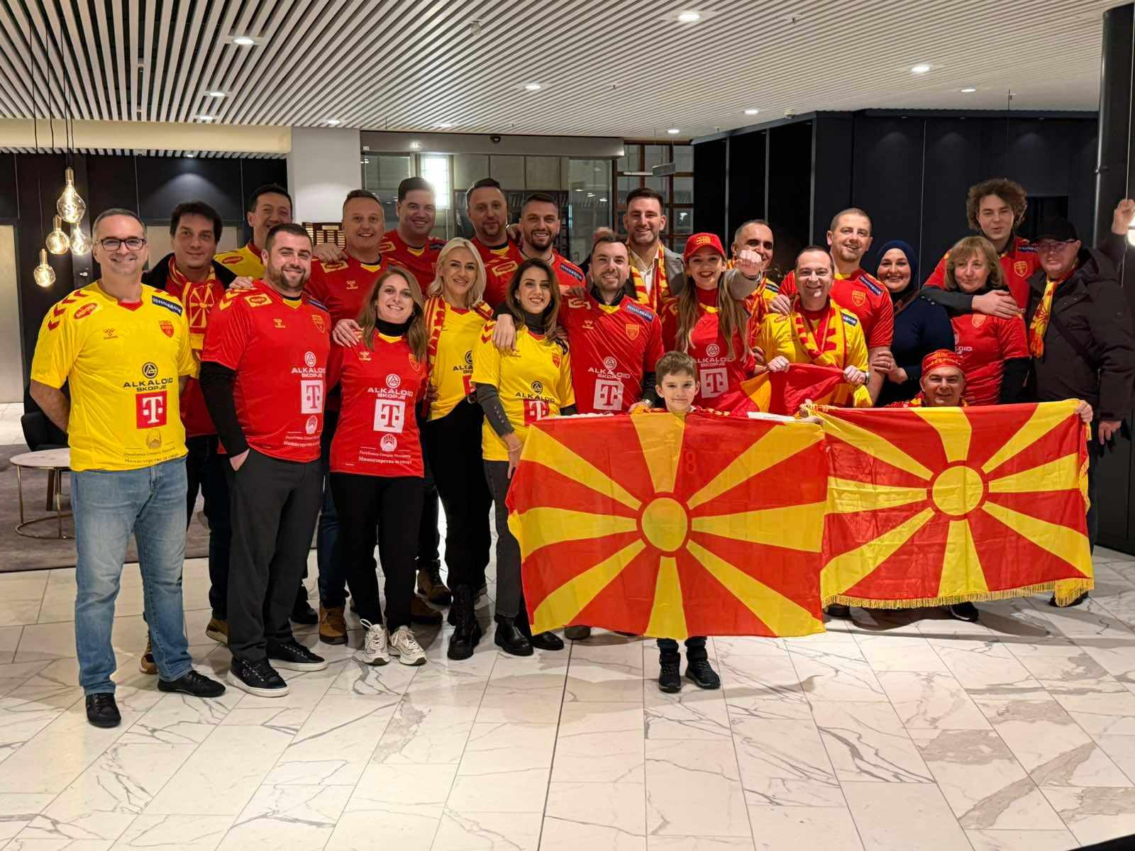 „Излези момче“ ечи во македонската фан зона во Хернинг (Видео)