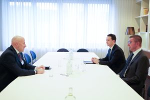 Трамп утре ќе го формира Одборот за мир во Давос; Мерц: Не доаѓаме