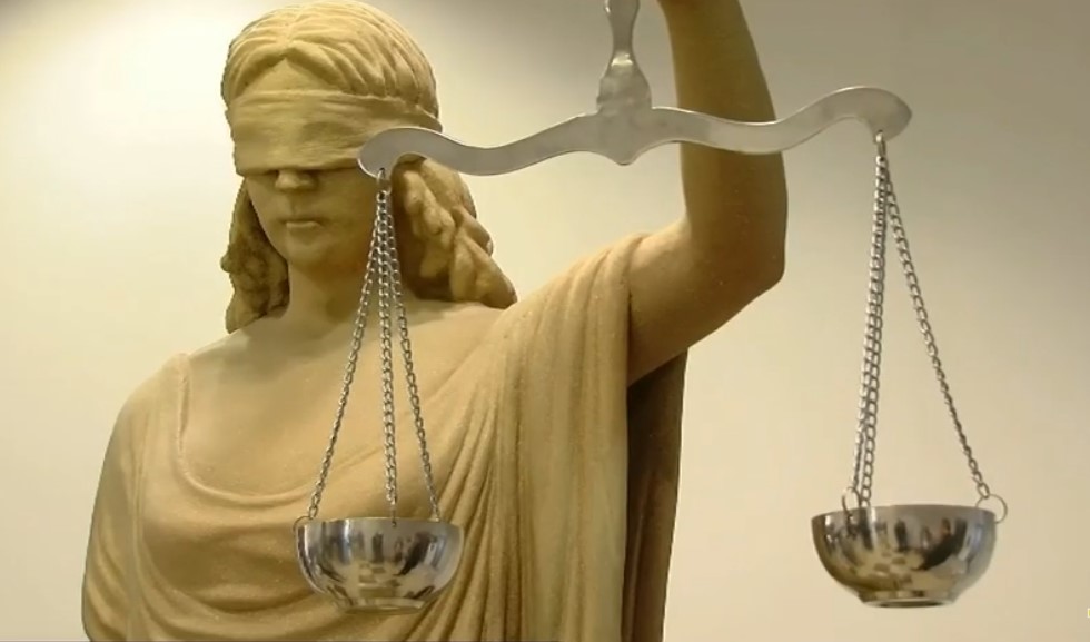 СУДИЈАТА РИСТОВ ДОБИ КУЌЕН ПРИТВОР И ОСТАНА БЕЗ ПАСОШ