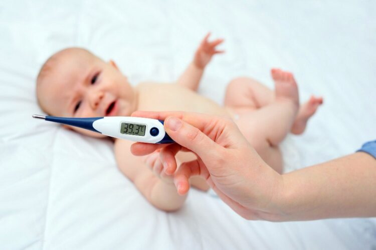 ТРЕСКА КАЈ НОВОРОДЕНЧИЊА: Секое бебе со треска треба да биде прегледано од педијатар