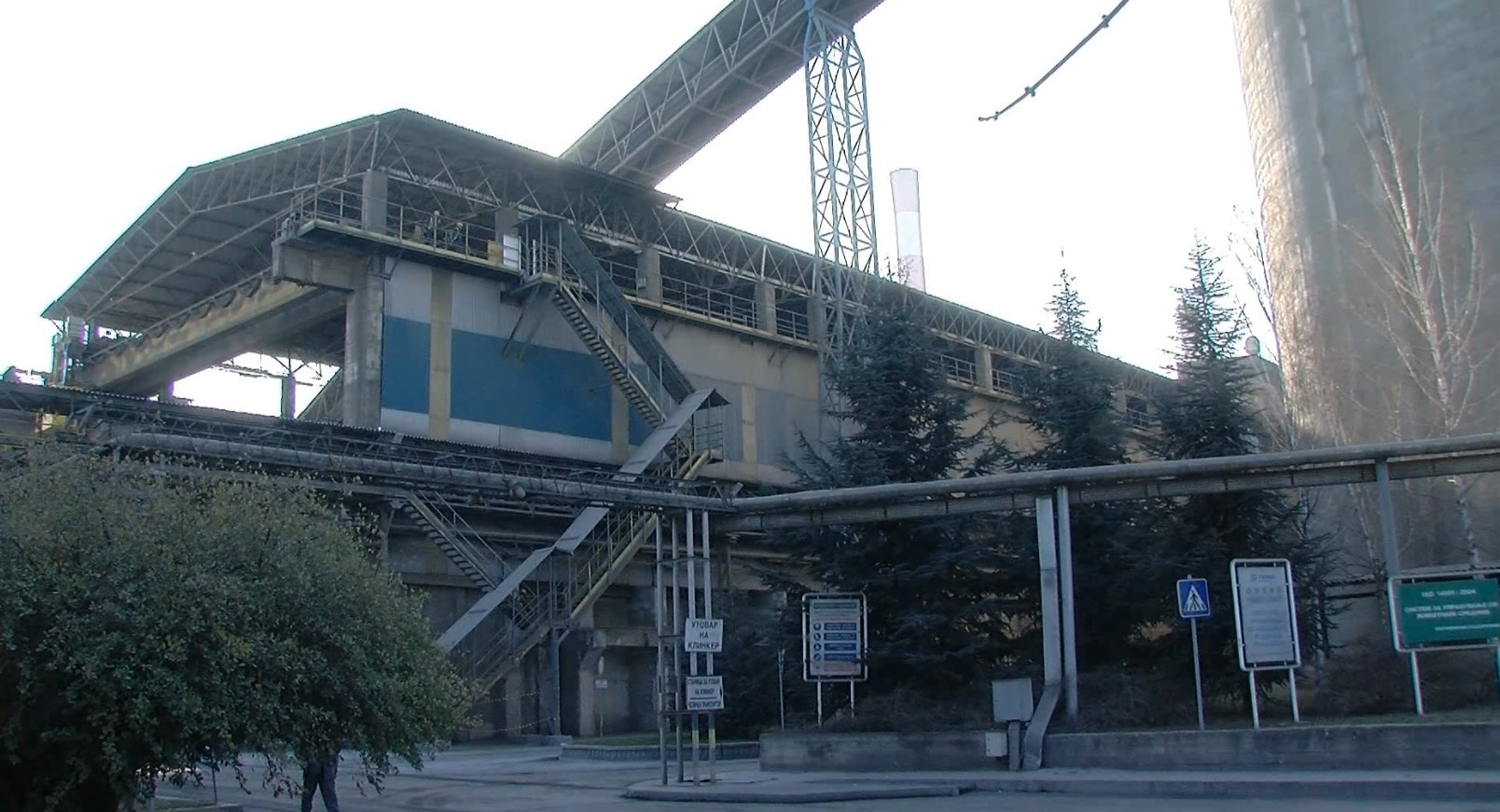 Директорката Гиновска: Усје работи согласно законот, Владата се уште нема одлучено дали ќе го дислоцира