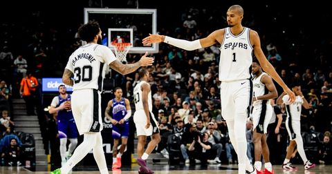 ВИДЕО: Вембањама ги водеше Спарси до триумф, шампионот убедлив во Кливленд