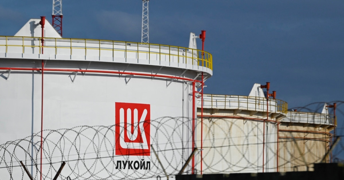 „Лукоил“ ќе ги продаде своите странски средства на американската компанија „Карлајл груп“