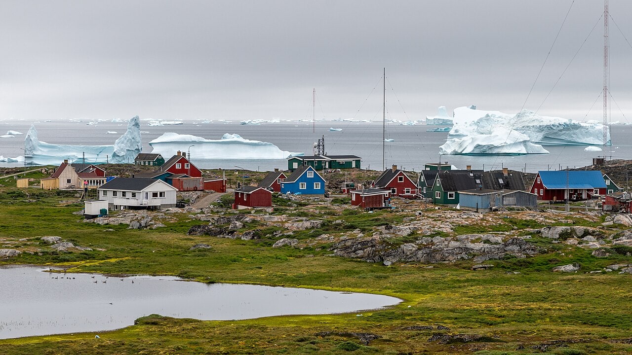 „ГРЕНЛАНД НЕ СЕ ПРОДАВА“: Трамп ја смени играта по британскиот притисок