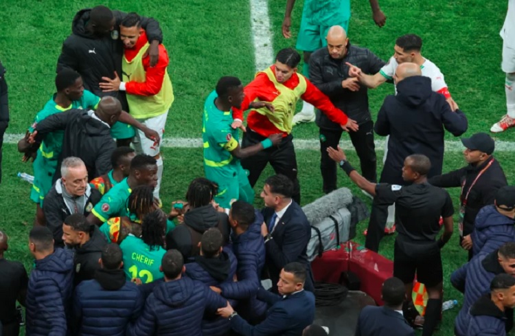 Мароко и Сенегал ги дознаа казните за хаосот во финалето на Африканскиот куп на нациите