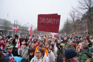 (ВИДЕО) Копенхаген на нозе – луѓето се лути на Трамп поради Гренланд
