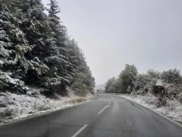 Снег на Попова Шапка, задолжителна зимска опрема за возилата