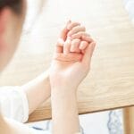 Ран знак на рак на белите дробови: Едноставен тест на прстите може да ја открие болеста (ВИДЕО)