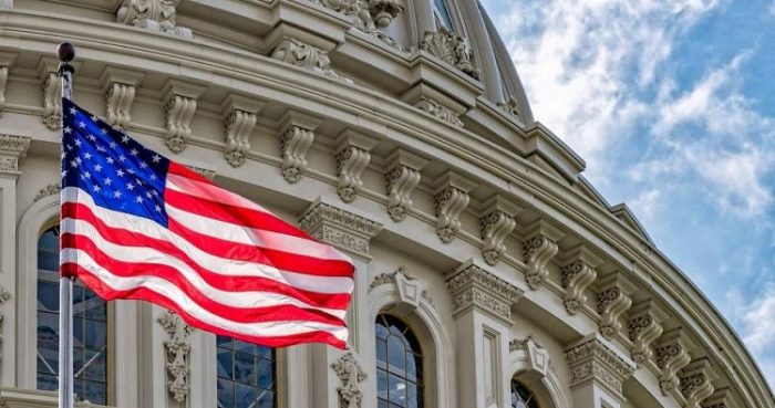 СЕНАТОРИ НА САД: Оваа војна против Венецуела е нелегална, срамно е што од светски полицаец станавме светски насилник за помалку од една година