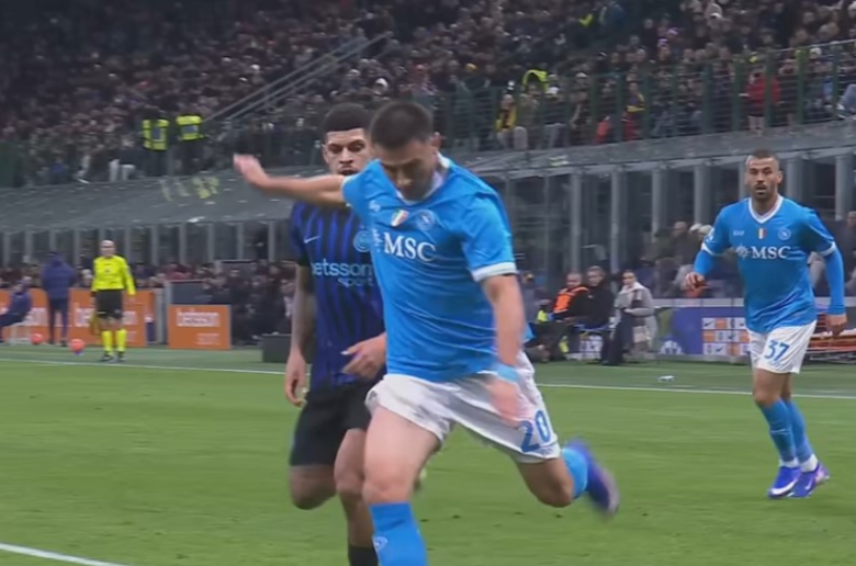 Наполи до бод во Милано, убава асистенција на Елмас до Мектоминеј