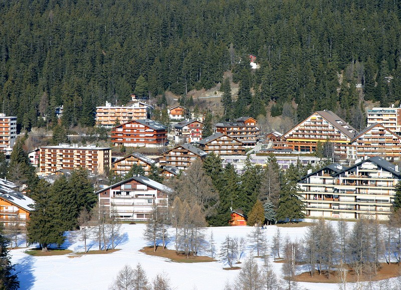Десет мртви во експлозија во бар во луксузно швајцарско скијалиште