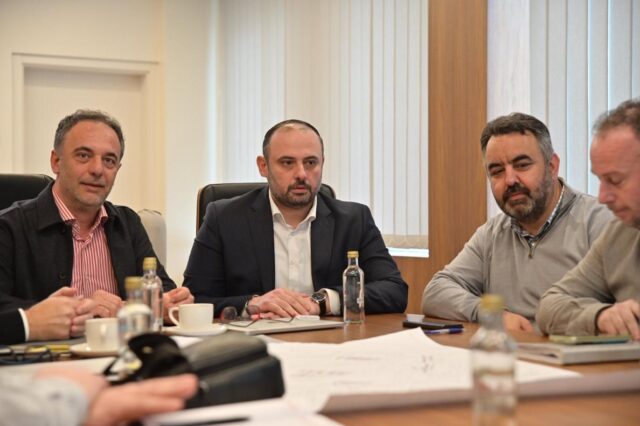 Орце најави почеток на процесот за изградба на две монтажни гаражи во Клиничкиот центар