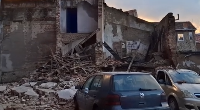 Се сруши ѕид на паркинг во Битола, оштетени повеќе автомобили