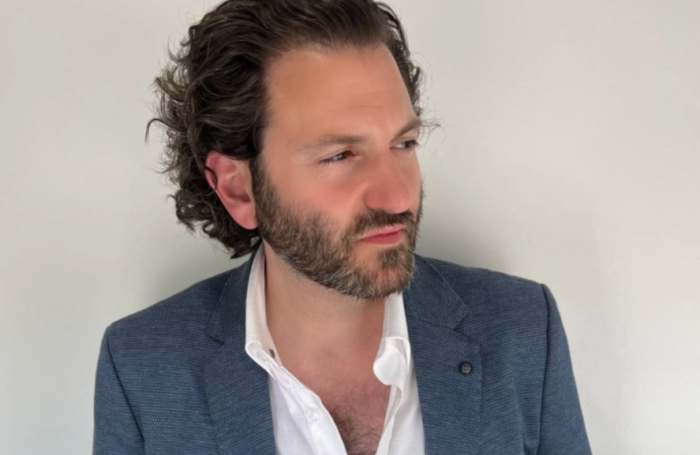 КЕВИН РИС, КРЕАТОРОТ НА „ИСЦЕЛУВАЊЕ ОД ГЛАВА ДО ПЕТИЦИ“ ЕКСКЛУЗИВНО ЗА МИА: Кога сфатив дека медицината не ми помага, почнав самиот да барам чаре!