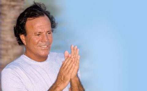 Вознемирувачки сведоштва од жртвите на Хулио Иглесијас: „Ме користеше речиси секоја вечер. Се чувствував како предмет, како роб“