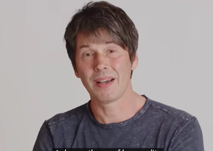 Д-Р КОКС: Ако вонземјаните од далеку ја гледаат Земјата токму сега, тие гледаат во диносауруси