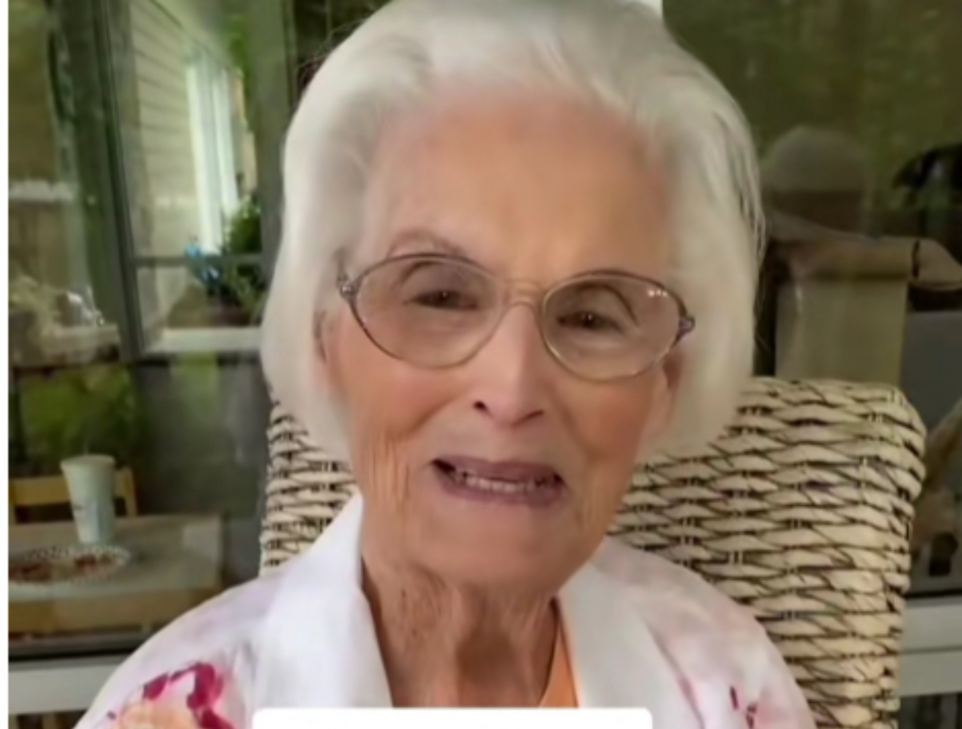 Која е состојката со прифатлива цена, која може да ја јадете, а вашето лице го прави мазно?