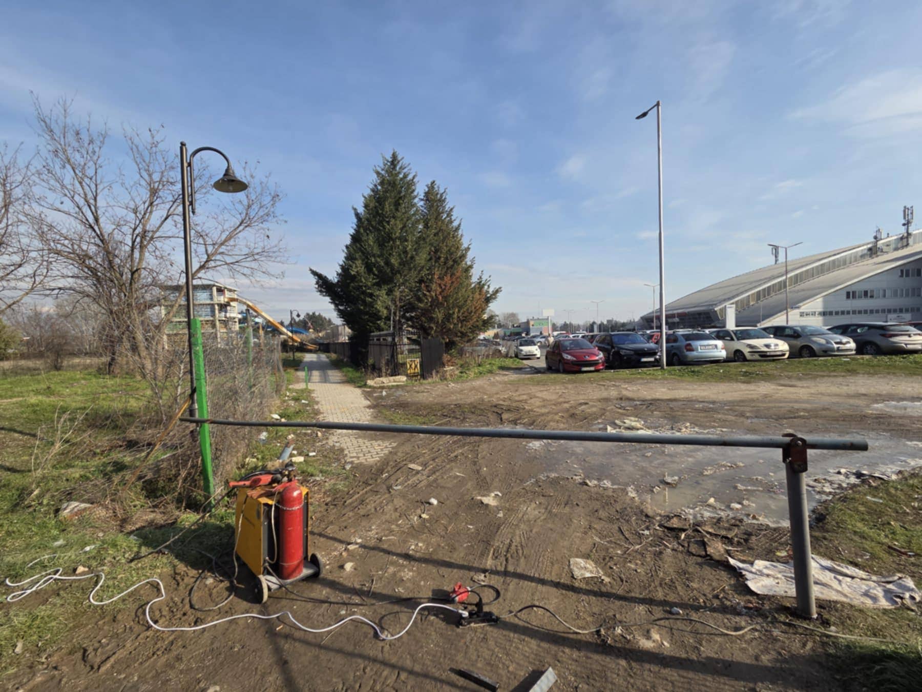 ОПШТИНА КАРПОШ ЈА РАСЧИСТУВА ДЕПОНИЈАТА КАЈ СЦ БОРИС ТРАЈКОВСКИ, ќе следи и ќе казнува за кршење на рампите и фрлање отпад